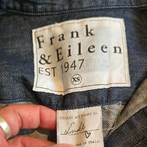 NEW FRANK & EILEEN MEN'S LUKE TATTERED DENIM BUTTON UP SHIRT IN DK BLUE RINSE XS - Picture 9 of 10